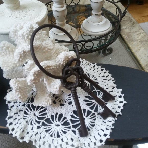 Boutique Other - VINTAGE Inspired FARMHOUSE SOLID Metal KEYS